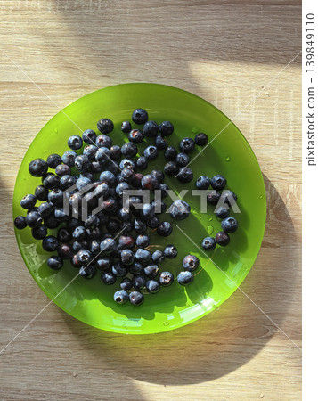 Top View Of Blueberries On Green Plate Top View Of Blueberries On Green Plate 139849110