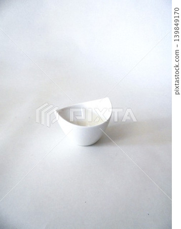 Irregularly shaped mini bowl (vertical) Irregularly shaped mini bowl (vertical) 139849170