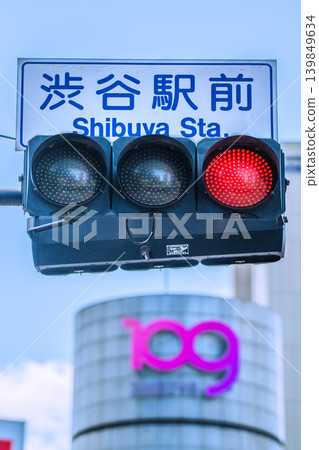 東京城市景觀的新視角，包括澀谷十字路口的交通號誌。 139849634