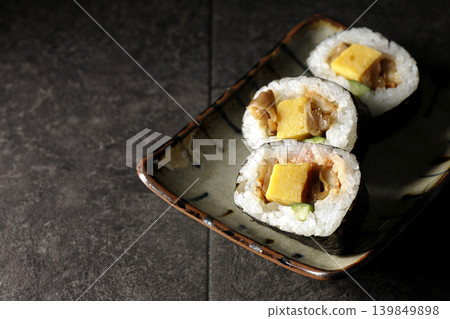 Conger eel roll sushi 139849898