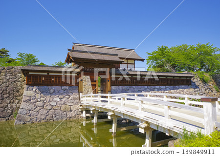 The gate and stone walls of Matsushiro Castle in Nagano Prefecture The gate and stone walls of Matsushiro Castle in Nagano Prefecture 139849911