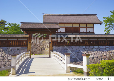 The gate and stone walls of Matsushiro Castle in Nagano Prefecture 139849912