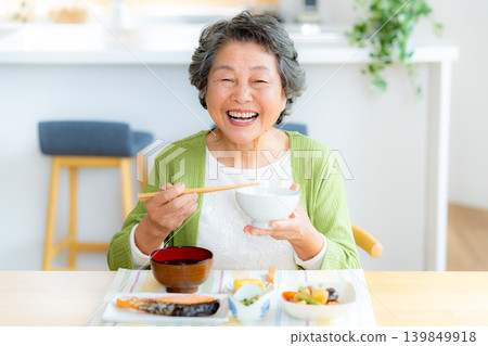 Senior woman to eat Senior woman to eat 139849918
