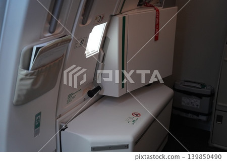 緊急出口 緊急出口 139850490