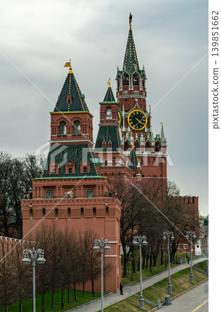 Spasskaya Tower Clock at the Moscow Kremlin Historic Red Brick Tower Landmark Spasskaya Tower Clock at the Moscow Kremlin Historic Red Brick Tower Landmark 139851662