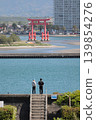 紅色鳥居和遊客 139854276