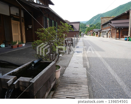 The unassuming scenery of Shirakawa-go 139854501