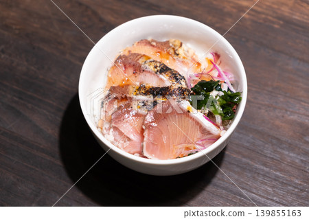 新鮮黃尾魚刺身飯圖片 新鮮黃尾魚刺身飯圖片 139855163