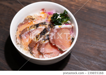 新鮮黃尾魚刺身飯圖片 新鮮黃尾魚刺身飯圖片 139855168