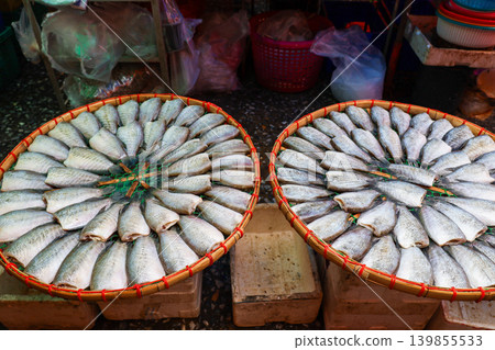 泰國市場販售的乾魚 泰國市場販售的乾魚 139855533