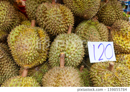泰國市場上出售的榴蓮 泰國市場上出售的榴蓮 139855784