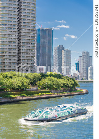 行駛於中央區隅田川的“東京”水上巴士“Hotaluna” 139855841