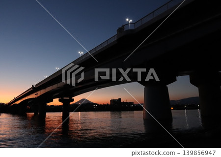 Evening view (magic hour) of the sea in Shonan Hiratsuka Evening view (magic hour) of the sea in Shonan Hiratsuka 139856947