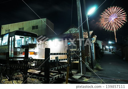 從和歌山縣紀州鐵道西五房站看到的五房市煙火大會 139857111