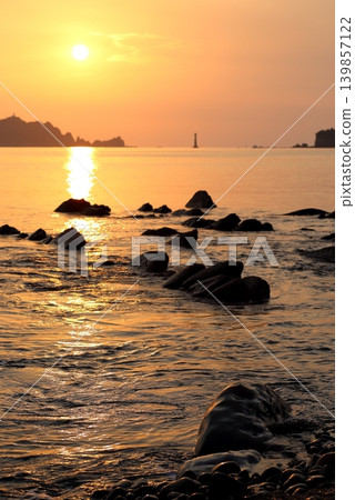 Watching the sunrise from Enami Beach in Nichinan City, Miyazaki Prefecture. Watching the sunrise from Enami Beach in Nichinan City, Miyazaki Prefecture. 139857122