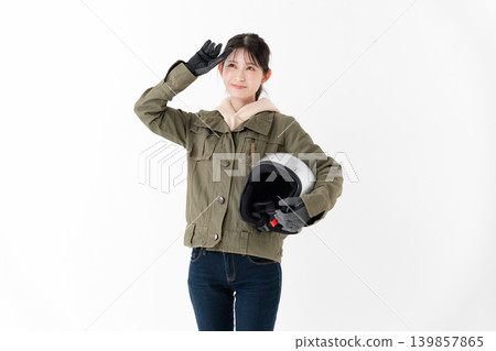 戴著頭盔的女人 戴著頭盔的女人 139857865