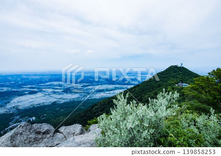 A view of the city from the mountain 139858253