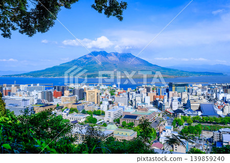 從城山公園展望台眺望櫻島和鹿兒島市景 從城山公園展望台眺望櫻島和鹿兒島市景 139859240