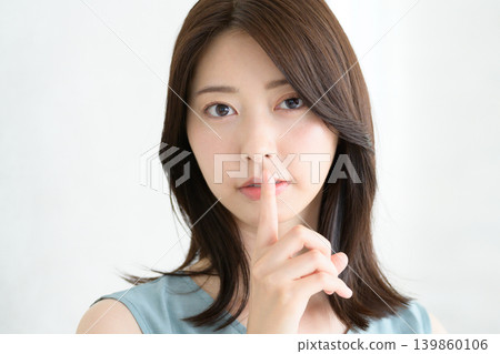 日本女子用手摀住嘴 139860106