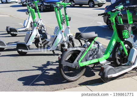 San Francisco, California, USA: sightseeing, Alamo Square and cityscape, bridges and fog, Waymo autonomous driving. San Francisco, California, USA: sightseeing, Alamo Square and cityscape, bridges and fog, Waymo autonomous driving. 139861771