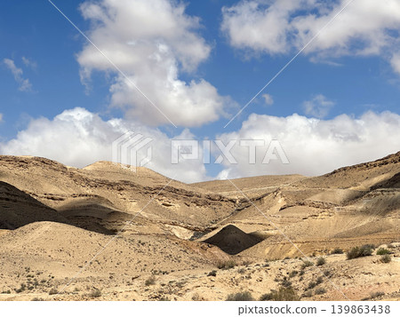 Mountains surrounding the Makhtesh Gadol Mountains surrounding the Makhtesh Gadol 139863438
