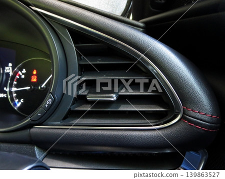 個人汽車的舒適性配置和原廠安裝的內裝設備 個人汽車的舒適性配置和原廠安裝的內裝設備 139863527