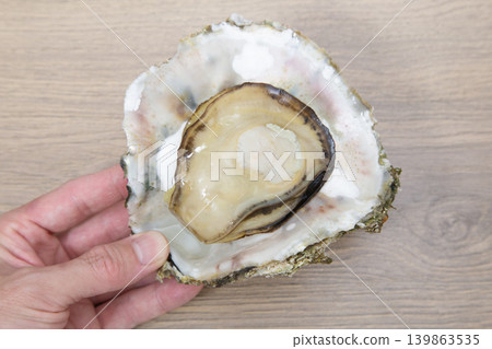 加熱後打開貝殼的岩牡蠣。 139863535