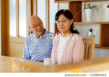 Senior couple fighting fights Senior couple fighting fights 139864003