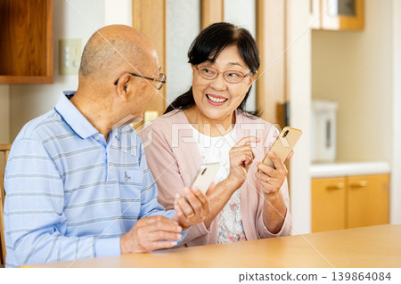 Senior couple watching a smartphone Senior couple watching a smartphone 139864084