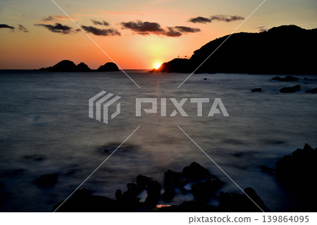 米羅津海灘的日落 [和歌山縣須佐見町] 139864095
