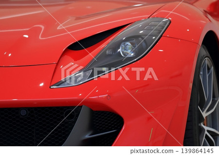 義大利製的紅色跑車 義大利製的紅色跑車 139864145