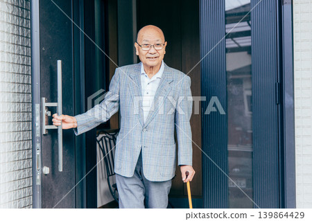 吸引手杖的老人 139864429