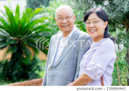 Senior couple traveling Senior couple traveling 139864441