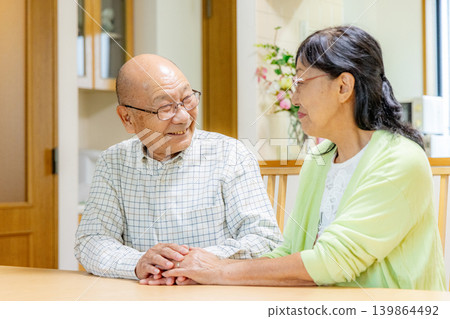 Senior couple talking Senior couple talking 139864492