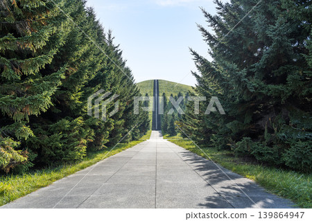 札幌市莫埃雷沼公園的針葉樹和莫埃雷山 札幌市莫埃雷沼公園的針葉樹和莫埃雷山 139864947
