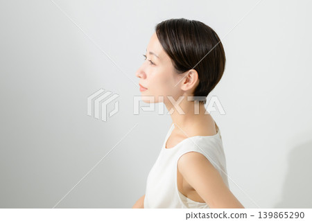 Beauty image of middle-aged women Beauty image of middle-aged women 139865290