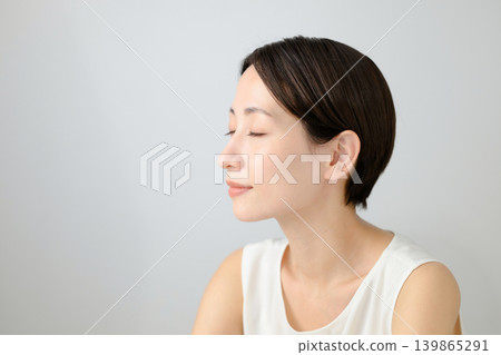 Beauty image of middle-aged women Beauty image of middle-aged women 139865291