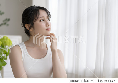 Beauty image portrait of a woman in her late twenties/early thirties Beauty image portrait of a woman in her late twenties/early thirties 139865437