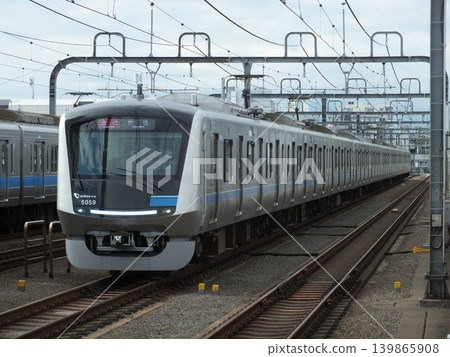 小田急5000系列車在四線軌道上運行(攝於宗司谷大倉站) 小田急5000系列車在四線軌道上運行(攝於宗司谷大倉站) 139865908