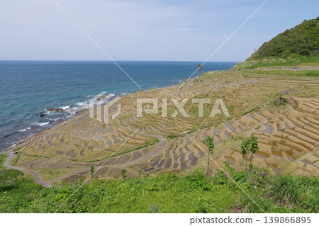 2023 年 5 月,水稻種植前白米千枚田梯田的景色。 2023 年 5 月,水稻種植前白米千枚田梯田的景色。 139866895