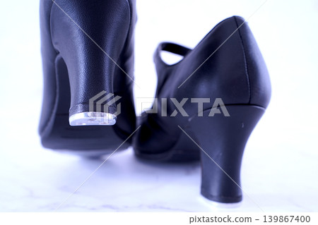 Heel tap shoes 139867400