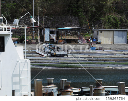 Fishing boat landing Fishing boat landing 139868764