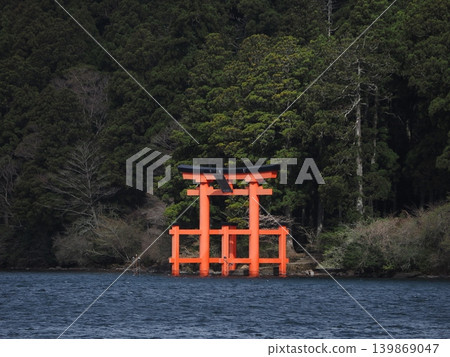 Torii gate of Hakone Shrine at Lake Ashi Torii gate of Hakone Shrine at Lake Ashi 139869047