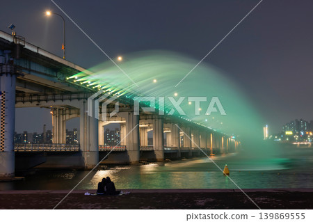 LGBTQ couple view Rainbow Fountain of Banpo Bridge, Seoul LGBTQ couple view Rainbow Fountain of Banpo Bridge, Seoul 139869555
