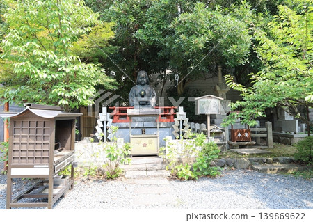 A view of the grounds of Senbon Shakado Temple in Kamigyo Ward, Kyoto City. A view of the grounds of Senbon Shakado Temple in Kamigyo Ward, Kyoto City. 139869622