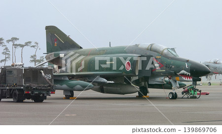 日本航空自衛隊停機坪上的RF-4EJ「鬼怪II」偵察機 日本航空自衛隊停機坪上的RF-4EJ「鬼怪II」偵察機 139869706