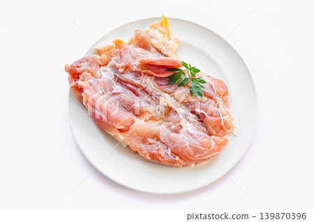 來自九州島的優質雞肉品牌花見雞的雞腿肉。 來自九州島的優質雞肉品牌花見雞的雞腿肉。 139870396