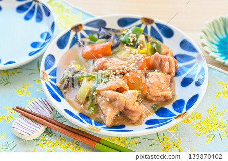 Stir-fried chicken and rice cake Stir-fried chicken and rice cake 139870402