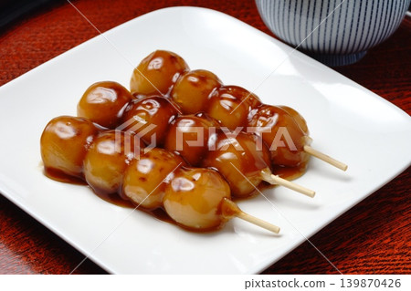 Mitarashi dumpling  139870426