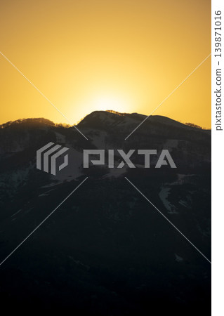 Silhouette of the setting sun over the summit of Mt. Dainichigatake (vertical orientation, copy space available) Silhouette of the setting sun over the summit of Mt. Dainichigatake (vertical orientation, copy space available) 139871016